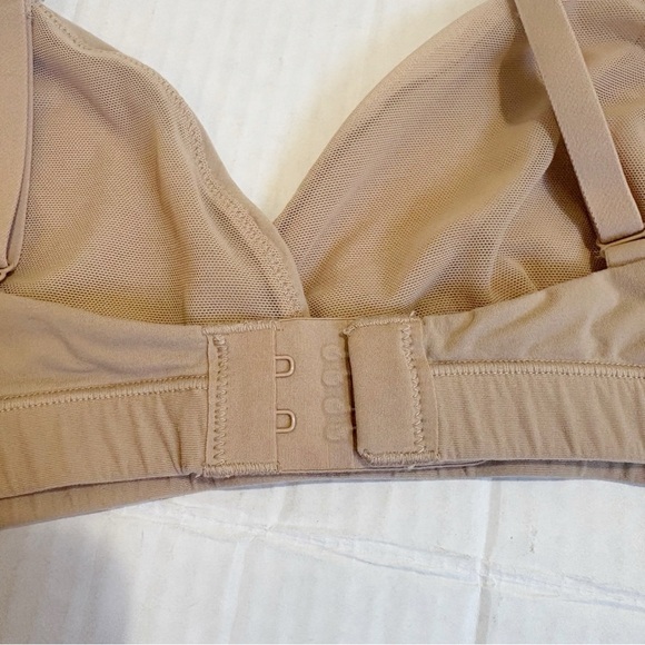 SKIMS Crossover Bralette Size Large Tan Fits Everybody No Underwire Soft V Neck - Picture 13 of 15